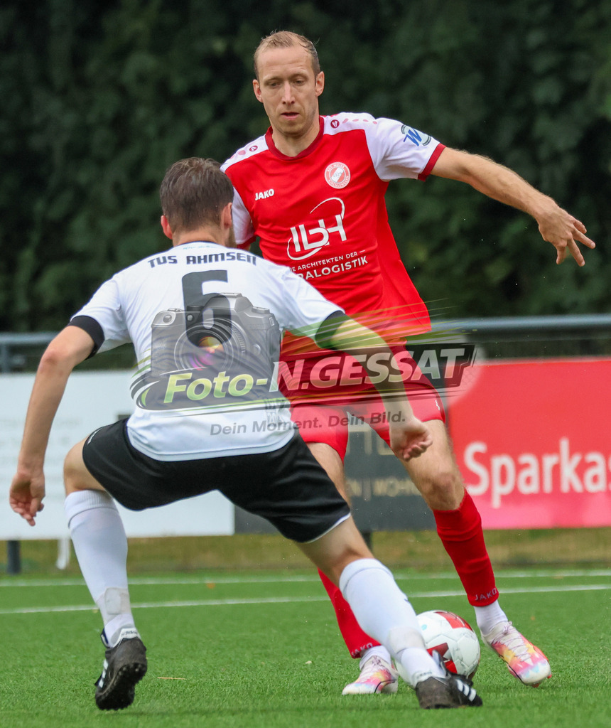 FC RW Kirchlengern - Post TSV Detmold | Auf dem Bild zu sehen: Rot FC RW Kirchlengern: Niklas Wüllner ; weiß TuS Ahmsen: FC RW Kirchlengern, TuS Ahmsen, Saison 26/27, Testspiel, Deutschland - Realisiert mit Pictrs.com
