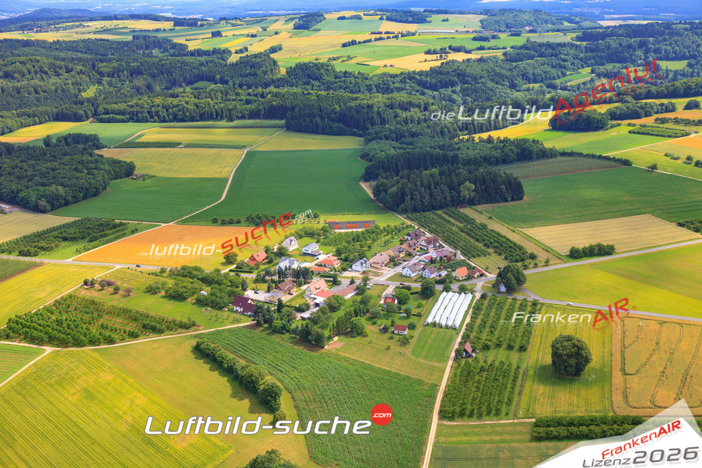 Die Luftaufnahme Hoehe - Graefenberg wurde 2017 mittels Flugzeug (keine Drohne) erstellt. Perfekte Schärfe und Druck- Auflösung- Garantiert!