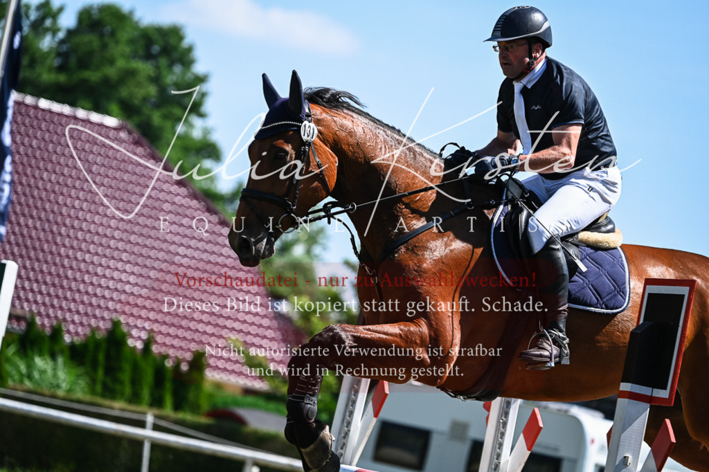 DSC_1002 | Pferde- und Turnierfotografie in Westsachsen. Pferdeportraits, Auftragszeichnungen und intuitive Kunst.