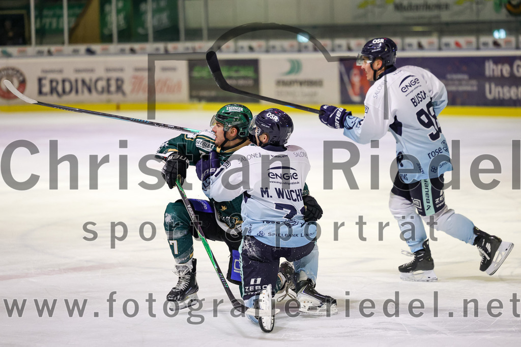 2026-01-06_122_TSV_Erding_gegen_EV_Lindau_Islanders | Erding, Deutschland, 06.01.2026:Eishockey, Oberliga Süd 2025 / 2026, 35. Spieltag, TSV Erding gegen EV Lindau Islanders, Endergebnis: 2:5Louis Trattner (Erding Gladiators, #7), Marvin Wucher (EV Lindau Islanders, #71), Valentin Busch (EV Lindau Islanders, #98)Foto: Christian Riedel / fotografie-riedel.net
