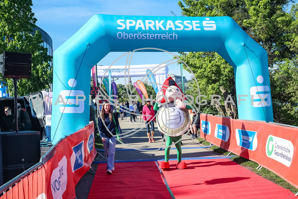 ..... | LINZ,AUSTRIA,27.April 25, Int. 3 Brückenlauf Linz  , Image shows: Photo: WAPICS / Manuel Binder