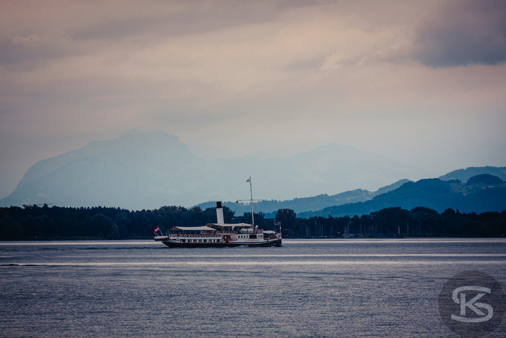 Bodenseebilder Galerie: Atemberaubende Fotos & Stimmungen | Entdecken Sie eine Sammlung stimmungsvoller Fotos vom Bodensee. Hochwertige Bilder von Sonnenauf- und -untergängen, Uferlandschaften, Booten und der Natur rund um den größten See Deutschlands. - Realisiert mit Pictrs.com