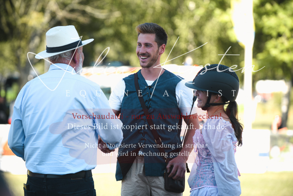 DSC_7789 | Pferde- und Turnierfotografie in Westsachsen. Pferdeportraits, Auftragszeichnungen und intuitive Kunst.