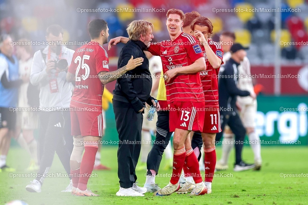 F9524042601085 | 24.04.2026, Fußball, Fortuna Düsseldorf - SC Dynamo Dresden, 2. Fußball Bundesliga, Herren, Merkur Spiel-Arena, 31. Spieltag, Saison 2025 2026: Glückliche Gesichter nach dem 3:0 Sieg der Fortuna . Matthias Zimmermann&nbsp;(Fortuna Düsseldorf #25) Vorstand Sport Sven Mislintat (Fortuna Düsseldorf) Cedric Itten&nbsp;(Fortuna Düsseldorf #13)  DFB regulations prohibit any use of photographs as image sequences and or quasi-video.