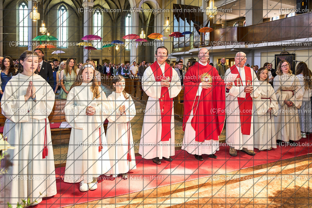 ALP1298_PfarrFirmung Wieselburg_Schlussgesang-Auszug | (C)FotoLois.com, Alois Spandl, Firmung in der Pfarrkirche Wieselburg mit Generalvikar Dr. Christoph Weiss, Dechant Pfarrer Daniel Kostrzycki und Monignore Franz Dammerer, Sa 15. Juni 2024.
