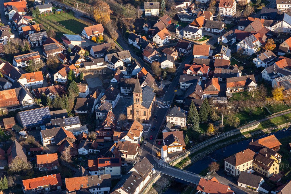 Luftbild: Kirchengebäude von St. Wendelin in Stadelhofen im Ortsteil Stadelhofen in Oberkirch im Bundesland Baden-Württemberg in Deutschland. Foto: IMG_119925.jpg vom 30.11.2019 durch Werner Riehm/FLY-FOTO.de