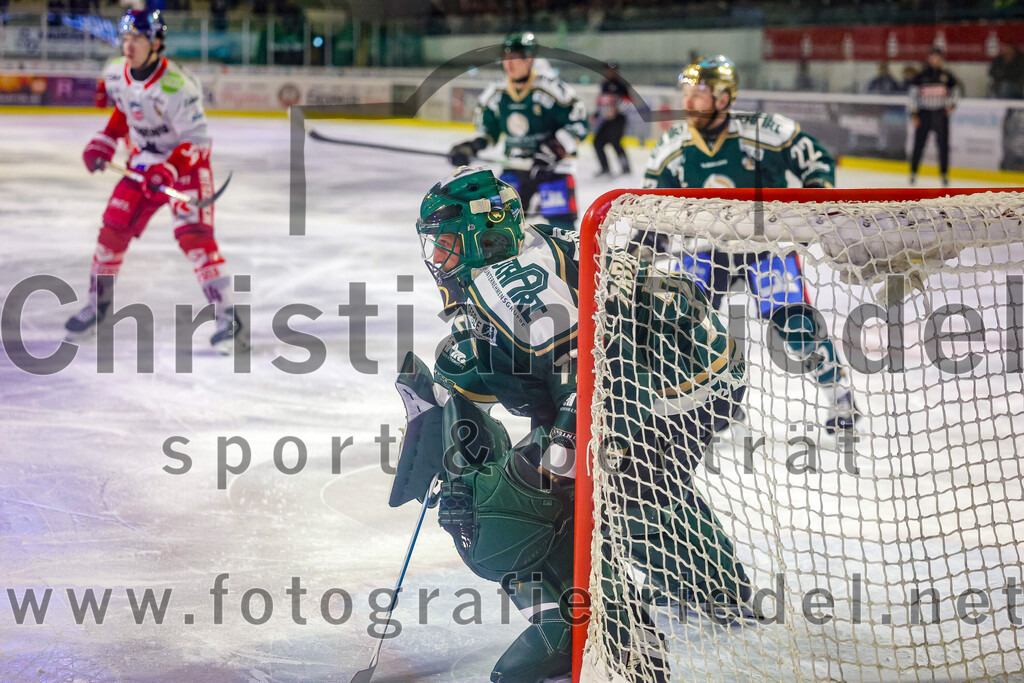 2025-11-16_041_TSV_Erding_gegen_Selber_Woelfe | Erding, Deutschland, 16.11.2025:Eishockey, Oberliga Süd 2025 / 2026, 17. Spieltag, TSV Erding gegen Selber Wölfe, Endergebnis: 3:1Torwart David Zabolotny (Erding Gladiators, #72)Foto: Christian Riedel / fotografie-riedel.net
