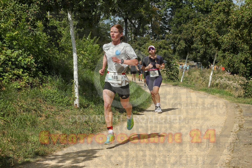 250824_1249_EX1_0653 | Sportfotografie im Rhein-Sieg Kreis, Köln, Bonn, NRW, Rheinland Pfalz, Hessen, etc. Unser Tätigkeitsfeld umfasst den Laufsport vom Volkslauf über den Marathon, Duathlon, Triathon bis zum Ultralauf wie Kölnpfad Ultra oder Schindertrail.