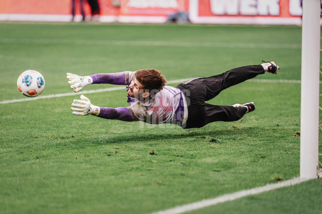 Fußball | Männer | Saison 2025/2026  | Fußball-Bundesliga | 25. Spieltag | FC St. Pauli vs. Eintracht Frankfurt | 08.03.2026 | Ben Voll (#1, FC St. Pauli) beim Aufwärmen