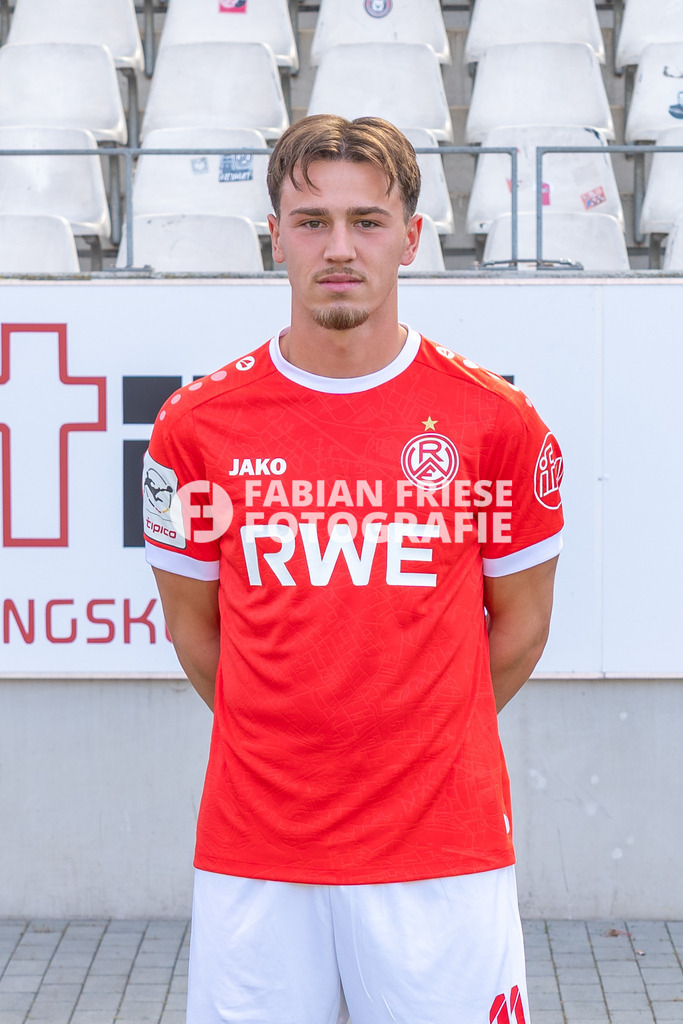Rot-Weiss Essen; 3. Liga, Portraettermin 2026/2027, Foto: Eibner-Pressefoto/Fabian Friese | Noah Pesch (Rot-Weiss Essen, #11),Rot-Weiss Essen; 3. Liga, Portraettermin 2026/2027, Foto: Eibner-Pressefoto/Fabian Friese - Realisiert mit Pictrs.com