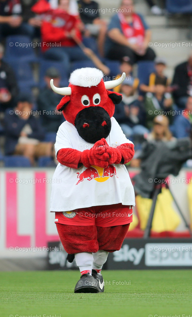 A_LUI_200822_09 | SPORT,FUSSBALL,ADMIRAL BUNDESLIGA AUSTRIA KLAGENFURT-SALZBURG 20.08.2022 IM BILD: BULLIDIBUMM MASKOTTCHEN (SALZBURG) FOTO: FOTOLUI/MARIO WIMMER