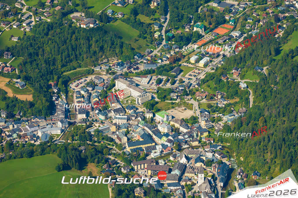 Luftaufnahme der Stadt Bad Aussee - Die Luftaufnahme wurde 2025 vom UL-Flugzeug heraus erstellt ( keine Drohne ) - Hochauflösende Luftaufnahme - für professionelle Ausdrucke geeignet. Die Geschenkidee !Mit Lizenz und Bildrechte bestellbar