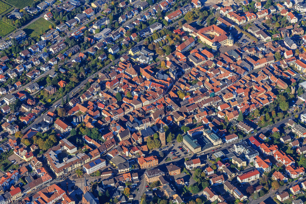 Luftbild: Stadtzentrum von Südwesten in Bad Bergzabern im Bundesland Rheinland-Pfalz in Deutschland. Foto: IMG_095294.jpg vom 16.10.2016 durch Werner Riehm/FLY-FOTO.de