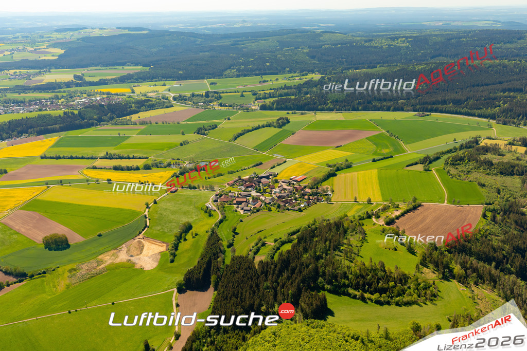 Das Luftbild zeigt : Schadenreuth Erbendorf - Die Luftaufnahme wurde 2024 vom UL-Flugzeug aus erstellt ( keine Drohne ) - Hochauflösende Luftaufnahme - Für grossformatige Ausdrucke geeignet. Die Geschenkidee !Mit Lizenz und Bildrechte bestellbar