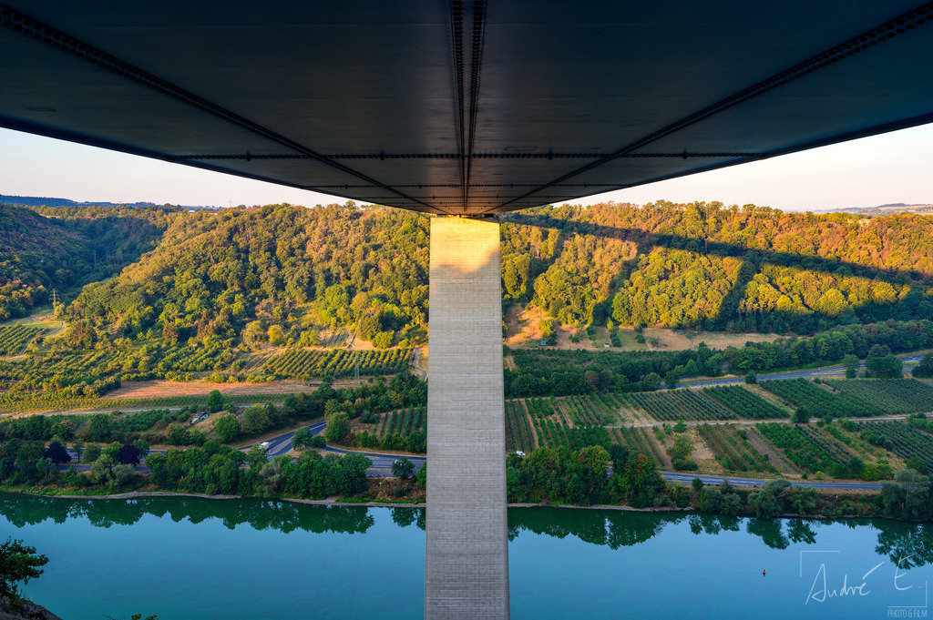 Die Moseltalbrücke bei Winningen | Online Foto-Shop von André Engelhardt, Filmemacher und Fotograf. Fine Art Prints, Kunstdrucke, Fotogeschenke, Souvenirs von Mosel, Rhein und mehr. 