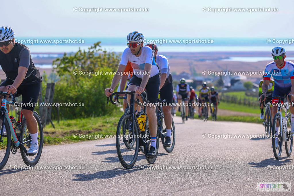 TRA_0820 | Neusiedlersee Radmarathon 2026@sportshot_your_pictrs #yourpictures#roadtowm2029 #nrm #neusiedlerseeradmarathon #neusiedlersee #neusiedlerseetourismus #burgenland #mörbisch #nrm26 #burgenlandtourismus #voglundco #poweredbyburgenlandtourismus #radsport #rad #marathon #ucigranfondo #visitburgenland #ucigranfondoworldseries