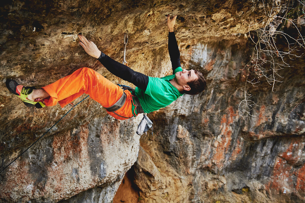 CS-181104-0227-2 | Kevin Schatz klettert 2Pac (9+/10-) in der Applauskurve im Ailsbachtal