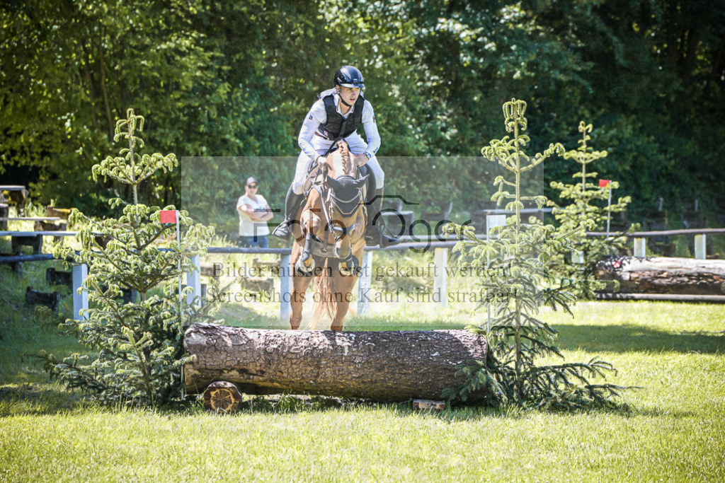 DOS_1560 | Entdecke hochwertige Reitturnierfotos von Foto Oger. Professionell, emotional und authentisch – jetzt Lieblingsmomente im Shop bestellen.Deutschlandweite Turnierfotografie. - Realisiert mit Pictrs.com