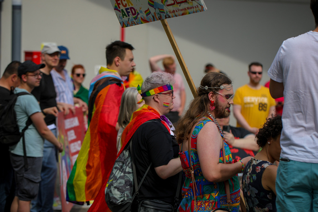 CSD_Moers_190725_105 | Bildergalerie von Sport-Ereignissen aber auch von weiteren spannenden Dingen - nicht nur vom Niederrhein. In Anlehnung an den bekannten Spruch von Hanns Dieter Hüsch heißt das Motto: "Niederrhein ist überall".  - Realisiert mit Pictrs.com