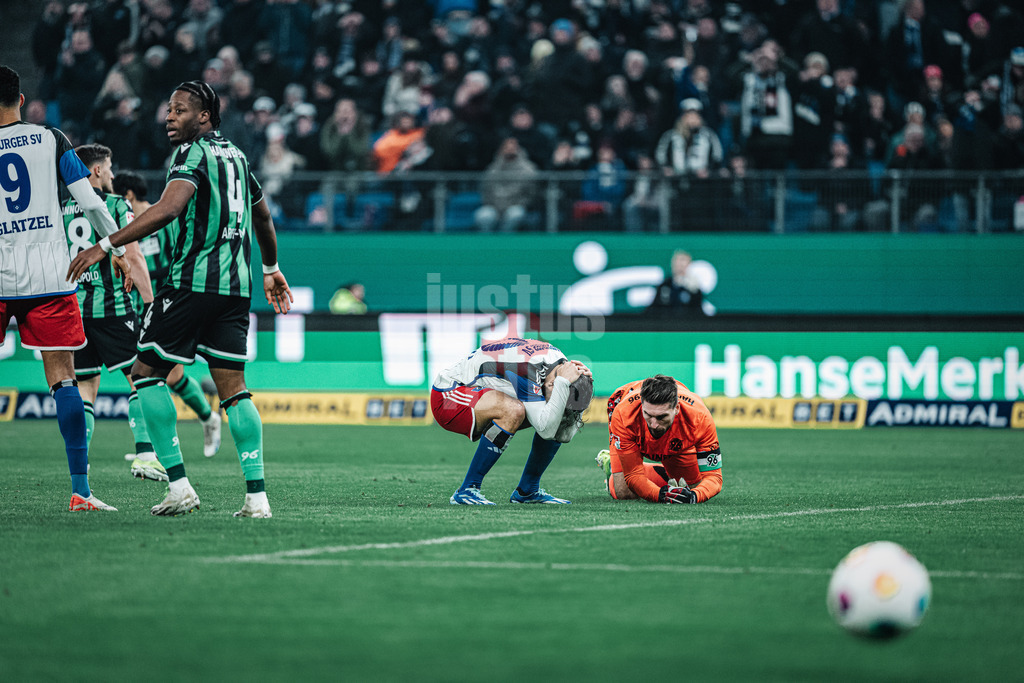 Fußball | Männer | Saison 2023/2024 | 2. Fußball-Bundesliga | 21. Spieltag | Hamburger SV vs. Hannover 96 | 09.02.2024 | Immanuel Pherai (#10, HSV) ärgert sich über eine vergebene Chancne