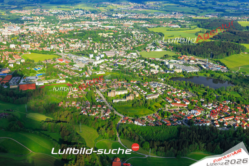 Die Luftaufnahme der Stadt Kempten Allgäu wurde vom UL-Flugzeug heraus erstellt ( keine Drohne )- hohe Auflösung für beste Qualität