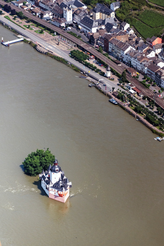 dr__0069691.jpg | KAUB 23.07.2021 Burganlage der Veste Pfalzgrafenstein Castle im Ortsteil Falkenau in Kaub im Bundesland Rheinland-Pfalz, Deutschland. // Castle of the fortress Pfalzgrafenstein Castle in the district Falkenau in Kaub in the state Rhineland-Palatinate, Germany. Foto: Daniel Reiter