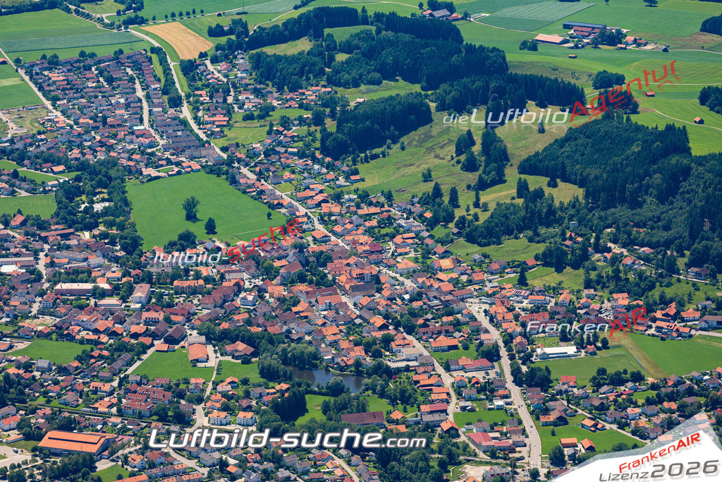 Aktuelles Luftbild von  Peiting - Die Luftaufnahme wurde 2022 mittels UL-Flugzeug erstellt ( keine Drohne ) - hochauflösende Kamera-Systeme von  Canon -Beste Qualität - Für grossformatige Ausdrucke geeignet. Die Geschenkidee !