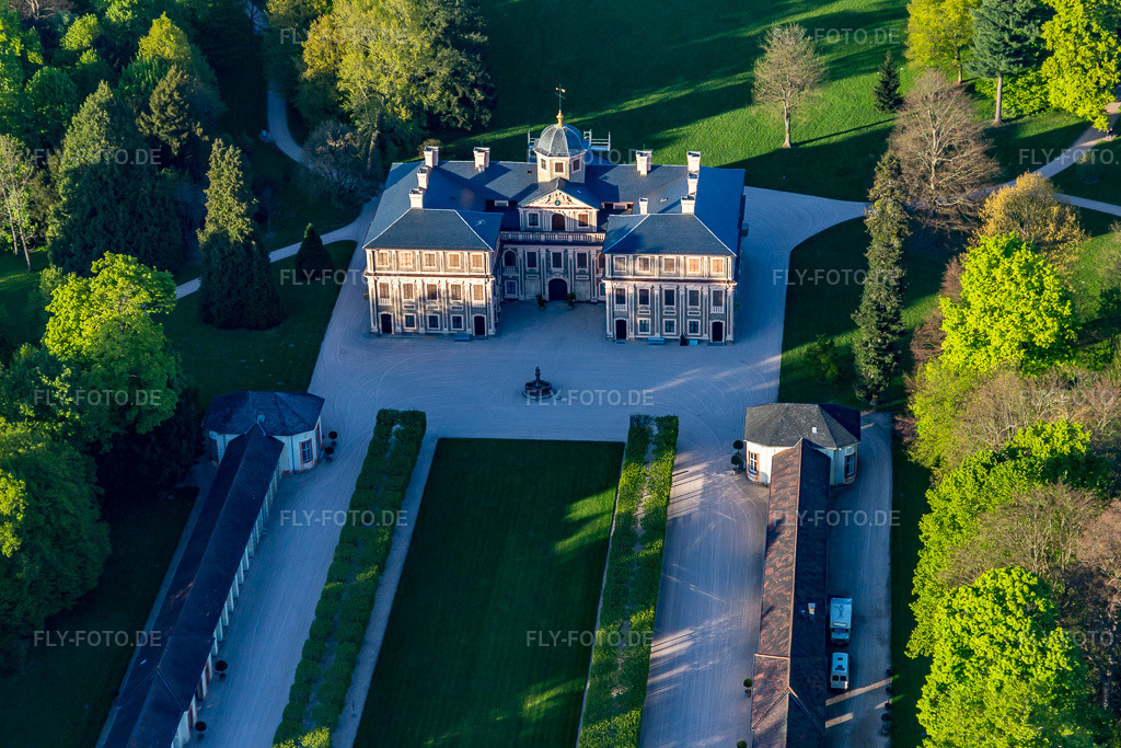 Luftbild: Schloß Favorite bei Förch im Ortsteil Förch in Rastatt im Bundesland Baden-Württemberg in Deutschland. Foto: IMG_099197.jpg vom 23.04.2017 durch Werner Riehm/FLY-FOTO.de