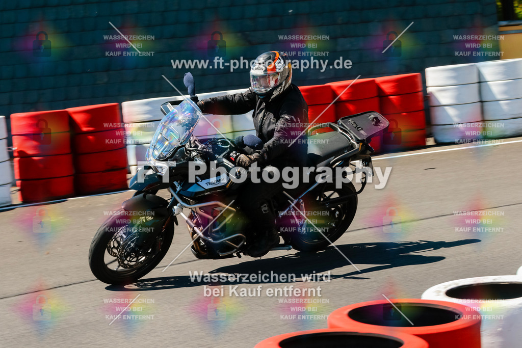Moto-TeamOBK-22502 | Hier findet Ihr Bilder von Touristenfahrten auf der Nürburgring Nordschleife oder von anderen Veranstaltungen die ich besucht habe. Viel Spass beim Durch Schauen 