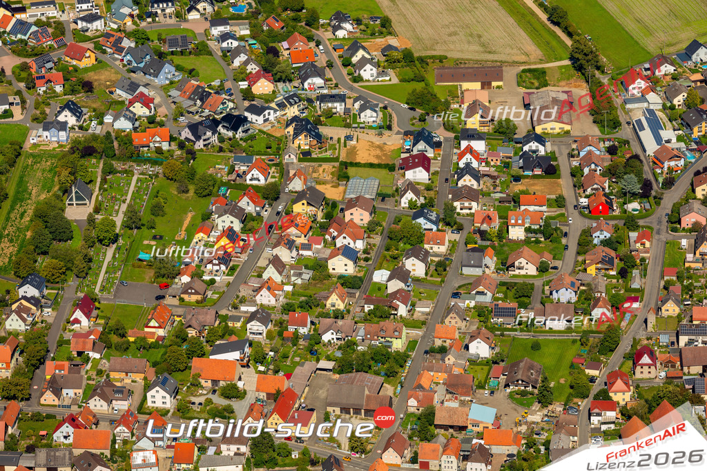Das Luftbild zeigt : Friedhofpfad Kleinrinderfeld - Die Luftaufnahme wurde 2023 vom UL-Flugzeug aus erstellt ( keine Drohne ) - Hochauflösende Luftaufnahme - Für grossformatige Ausdrucke geeignet. Die Geschenkidee !Mit Lizenz und Bildrechte bestellbar