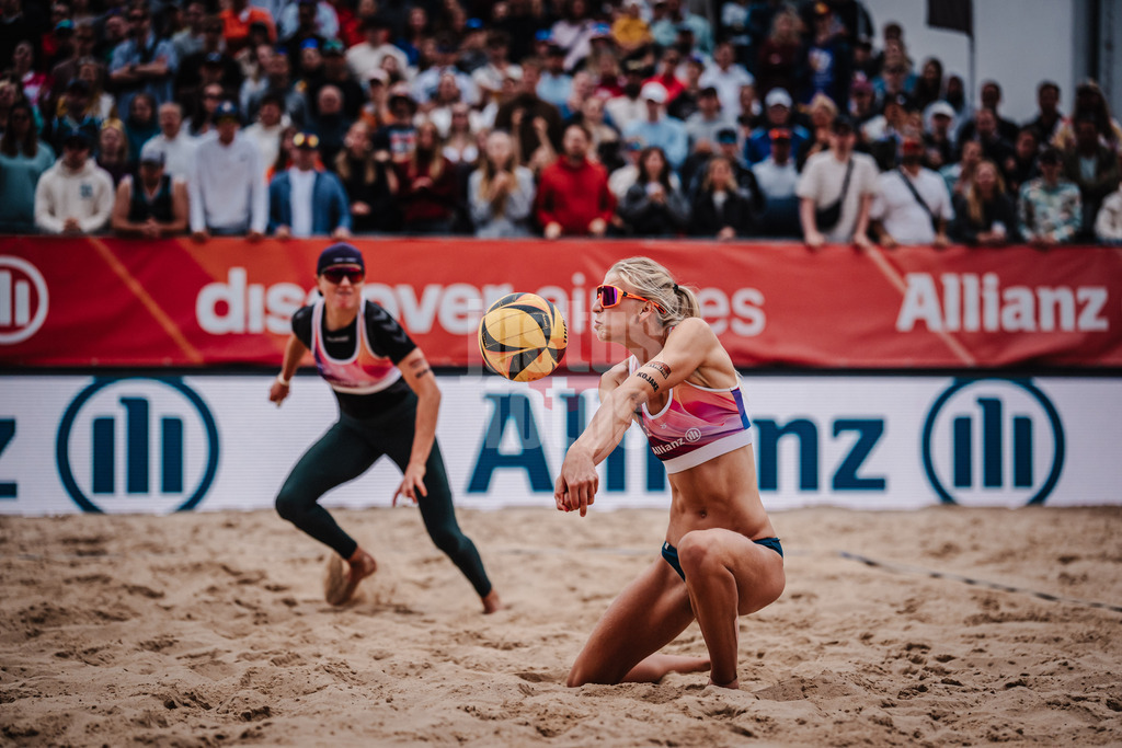 Beachvolleyball | Frauen | Allianz German Beach Tour 2025 | Tourstop Berlin | 24.08.2025 | Nele Barber nimmt den Ball an