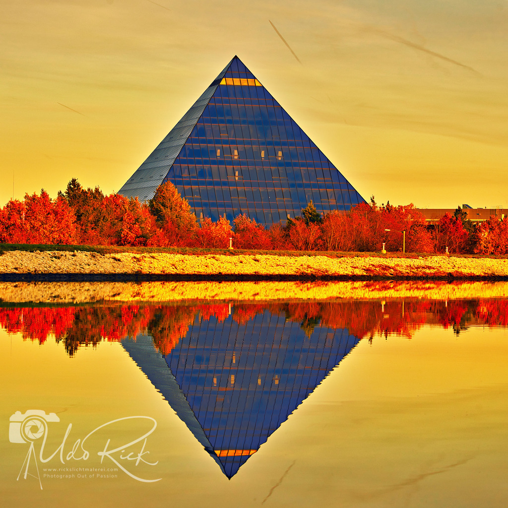 Hotel_Pyramide_Fürth | Entdecken Sie Fotografie aus Leidenschaft: Auftragsfotografie, HD-Fotos, Geschenkartikel aus Ihren Bildern und vieles mehr. Beauftragen Sie uns für besondere Momente!