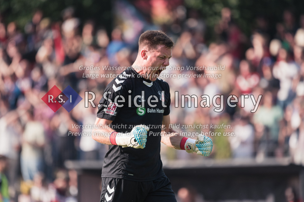 RS-1-136460 | Dennis Lohmann (#1, AFC, Torwart) jubelt nach dem Sieg