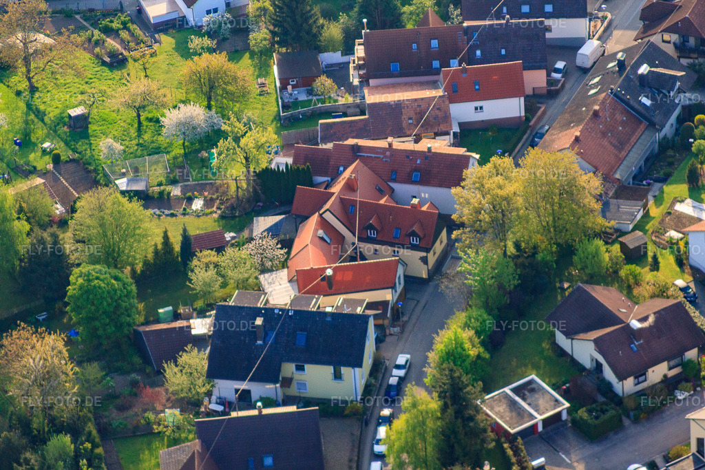 Luftbild: Palmbacher Straße im Ortsteil Stupferich in Karlsruhe im Bundesland Baden-Württemberg in Deutschland. Foto: IMG_26572.jpg vom 28.04.2010 durch Werner Riehm/FLY-FOTO.de