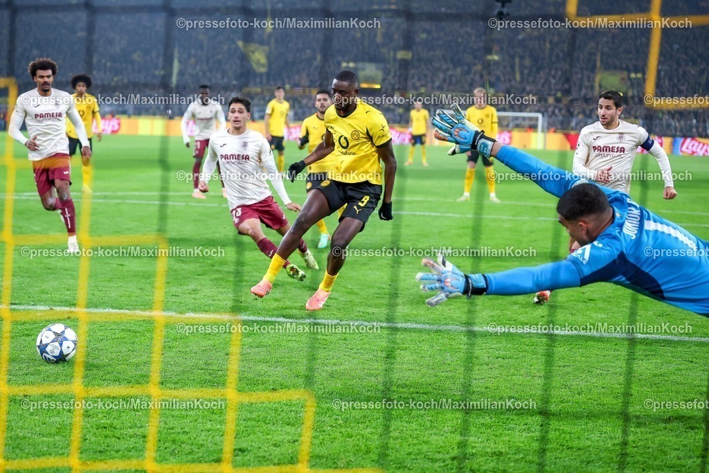 UCL25112501092 | 25.11.2025, Fußball, UEFA Champions League, Borussia Dortmund - FC Villarreal, BVB Stadion, 5. Spieltag, Saison 2025 2026: Torschuss Tor zum 2:0 durch Torschütze Serhou Guirassy&nbsp;(BVB #09) Regulations prohibit any use of photographs as image sequences and or quasi-video.