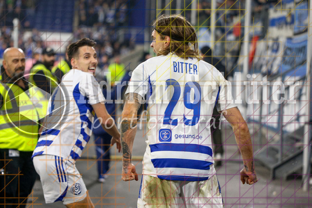MSV Duisburg vs SV Waldhof Mannheim - 3. Liga | Duisburg, Deutschland, 07.11.25:   Joshua Bitter (MSV Duisburg) Torjubel, jubelt nach seinem Treffer zum 2 waehrend des Spiels der 3. Liga MSV Duisburg vs SV Waldhof Mannheim in der schauinsland-reisen-arena(Foto von Brauer-Fotoagentur / Adrian Schlueter)