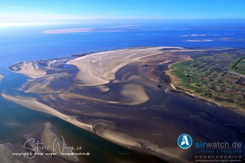 Luftbilder Tümlauer Koog  | Zudem ist der Tümlauer Koog ein Ort, an dem die Geschichte der Sturmfluten lebendig wird, da ein Flutpfahl die Gefahren der Nordsee dokumentiert.