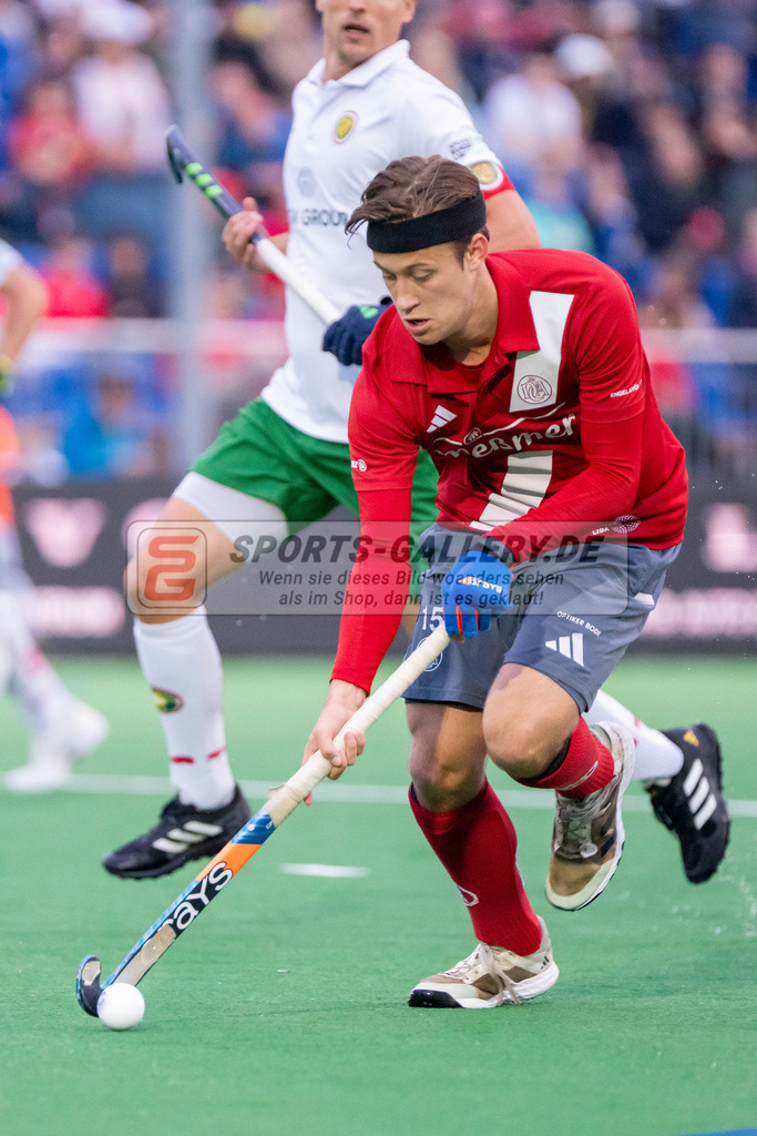 Final4_20240518-2103-0026 | Bonn, Deutschland, 18.05.2024: Till Brockmann (Der Club an der Alster) in Aktion waehrend des Spiels der Deutsche Feldhockey-Meisterschaften 2024 zwischen Final 4 Herren Hamburger Polo Club - Der Club an der Alster im Bonner THV am 18.05.2024 in Bonn, Deutschland. (Foto von Stephan Fehrmann)

Bonn, Germany, 18.05.2024: Till Brockmann (Der Club an der Alster) in action during the game of Deutsche Feldhockey-Meisterschaften 2024 between Final 4 Herren Hamburger Polo Club - Der Club an der Alster in Bonner THV at 18.05.2024 in Bonn, Deutschland. (Foto from Stephan Fehrmann)