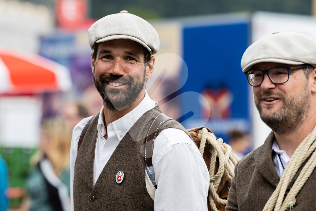 ESAF2025_Freitag_4116 | Die Schwinger des Schwyzer Kantonalen Schwingerverbandes: Fotos, die Dynamik und Leidenschaft festhalten, sowie emotionale Momente aus dem traditionellen Schwingsport zeigen. - Realisiert mit Pictrs.com