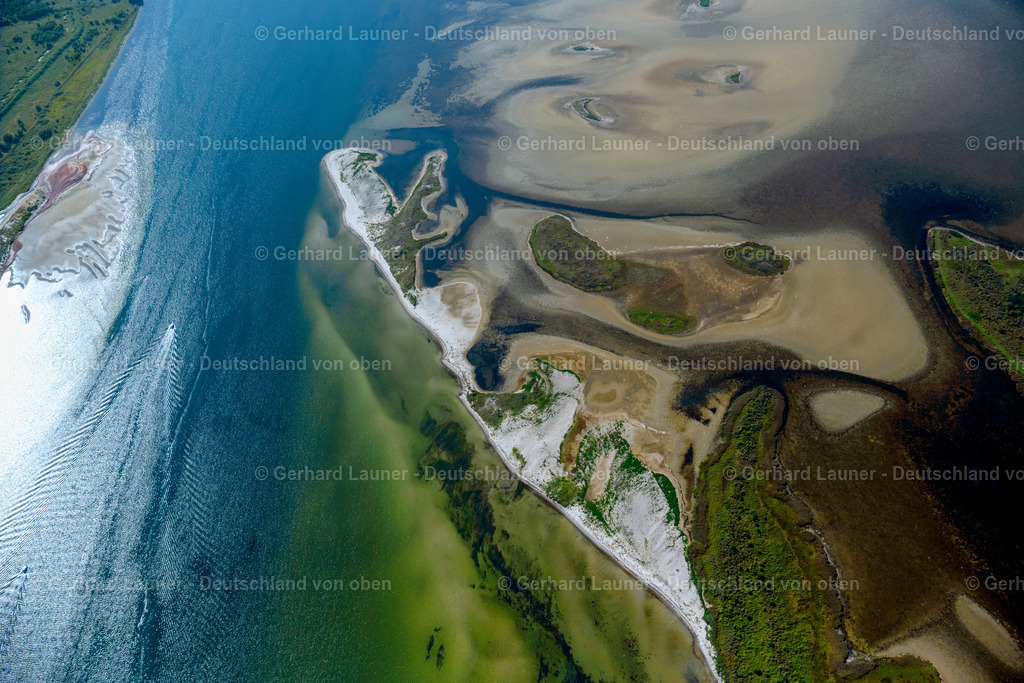 4061518 | INSEL HIDDENSEE 08.09.2021 Wasseroberfläche mit Sandbank "Hahnentiefschaar" an der Ostseeküste auf der Insel Hiddensee im Bundesland Mecklenburg-Vorpommern. // Water surface with sandbank at the seaside the Baltic Sea on the island Hiddensee in the state Mecklenburg - Western Pomerania. Foto: Gerhard Launer