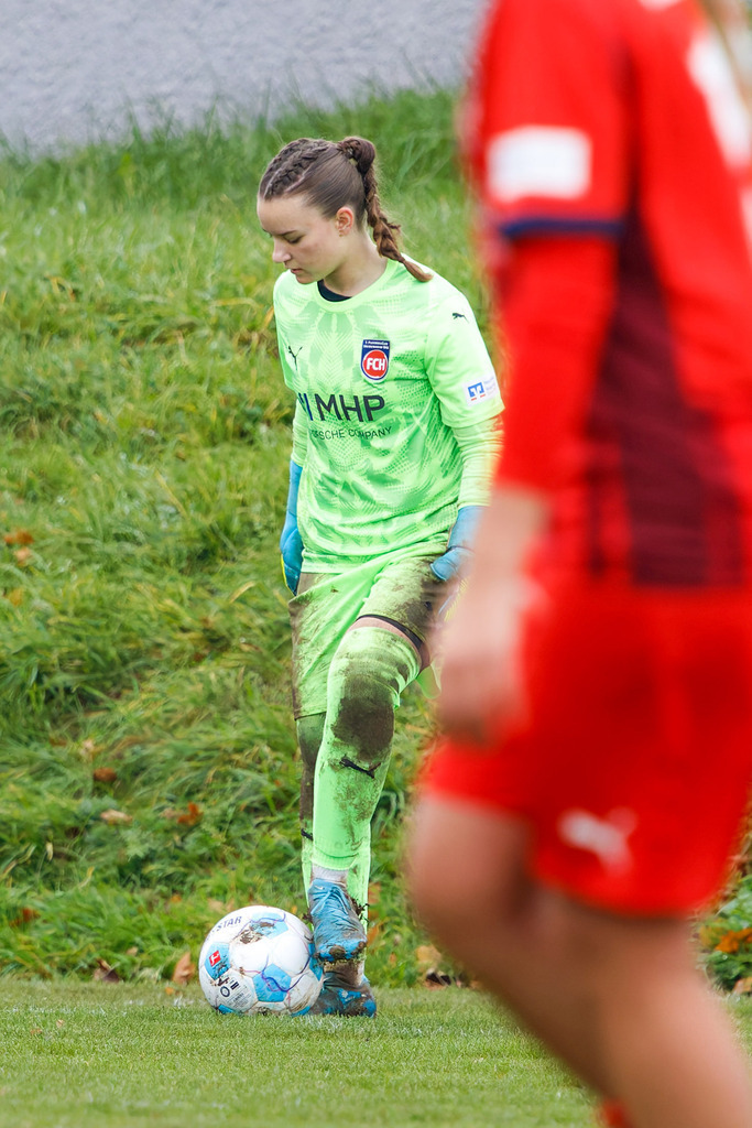 HOHFCH_251109_6866 | 1.FC Heidenheim 1846 II vs. GAST, Fußball, Frauen, Bezirksliga, 2025/2026, X. Spieltag, 03.10.2025 in Heidenheim, Kunstrasen b. Voith-Arena West(Foto: Michael Bulling) - Realisiert mit Pictrs.com