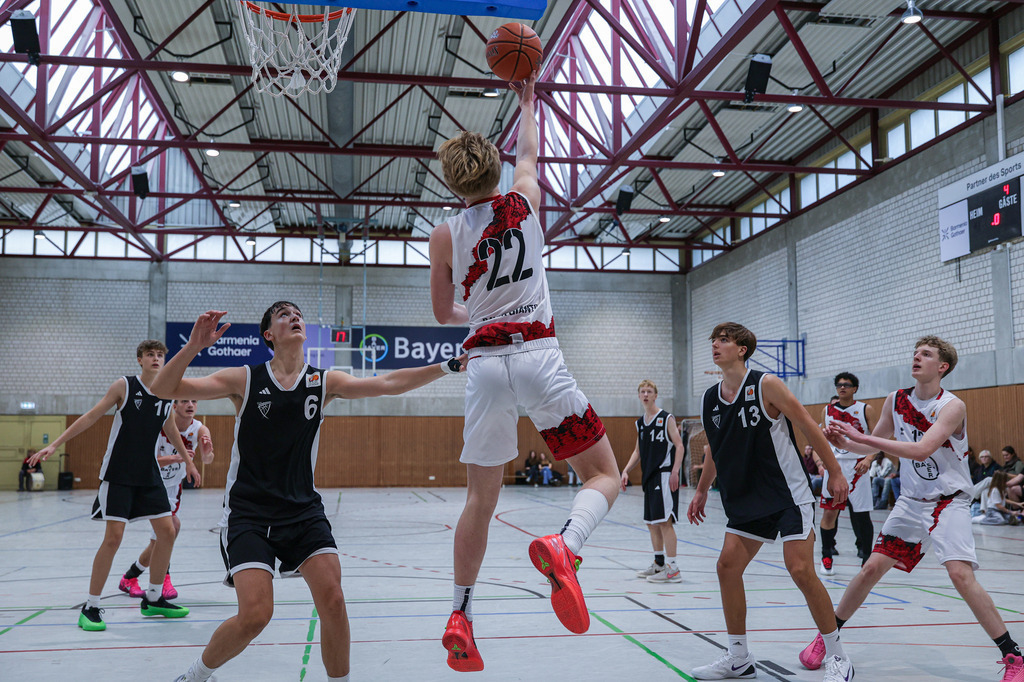 JBBL BAYER GIANTS vs Team BonnKöln RAG-75 | Fotos von Basketballspielen aus dem Raum NRW fotografiert von Gero Mueller-Laschet und Daniel Schaefer - Realisiert mit Pictrs.com