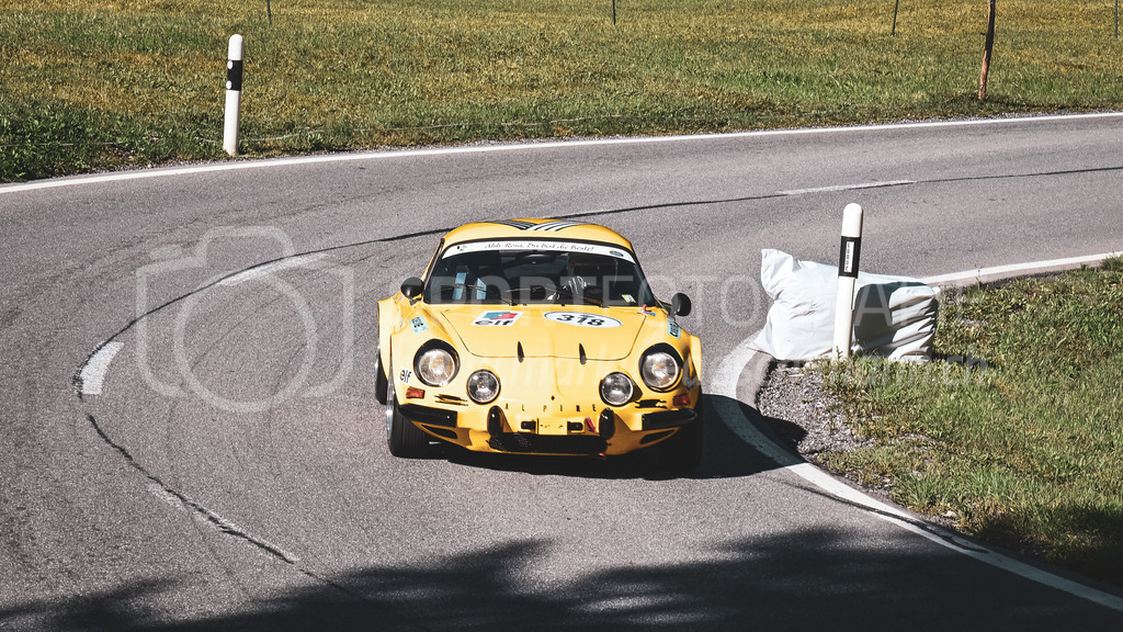 19. Arosa ClassicCar 2023 - 1. September 2023 | 19. Arosa ClassicCar 2023
Arosa, Schweiz
Michel Markus aus Bremgarten (AG) mit der Startnummer 318 in einem Alpine A110 SC, Jahrgang 1973, in der Klasse Sport Trophy.
@arosaclassiccar, @arosa.official, #arosaclassiccar, #arosa, #76curves, #classiccar
Bild: Sportfotografie Markus Aeschimann | www.markus-aeschimann.ch - Realisiert mit Pictrs.com