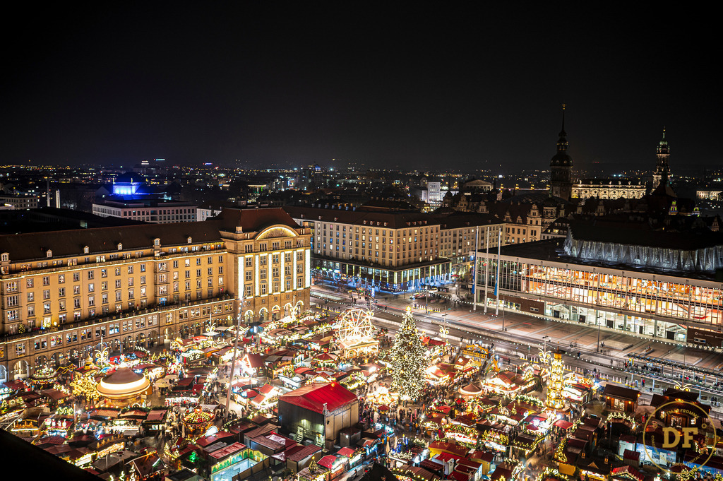 Striezelmarkt Dresden 2 | Geschenke, Wandbilder und Accessoires mit Motiven aus Dresden und anderen schönen Orten zur Verschönerung Deines zu Hauses und zum verschenken gewünscht? Wähle Deine Lieblingsbild auf dem Produkt Deiner Wahl. 