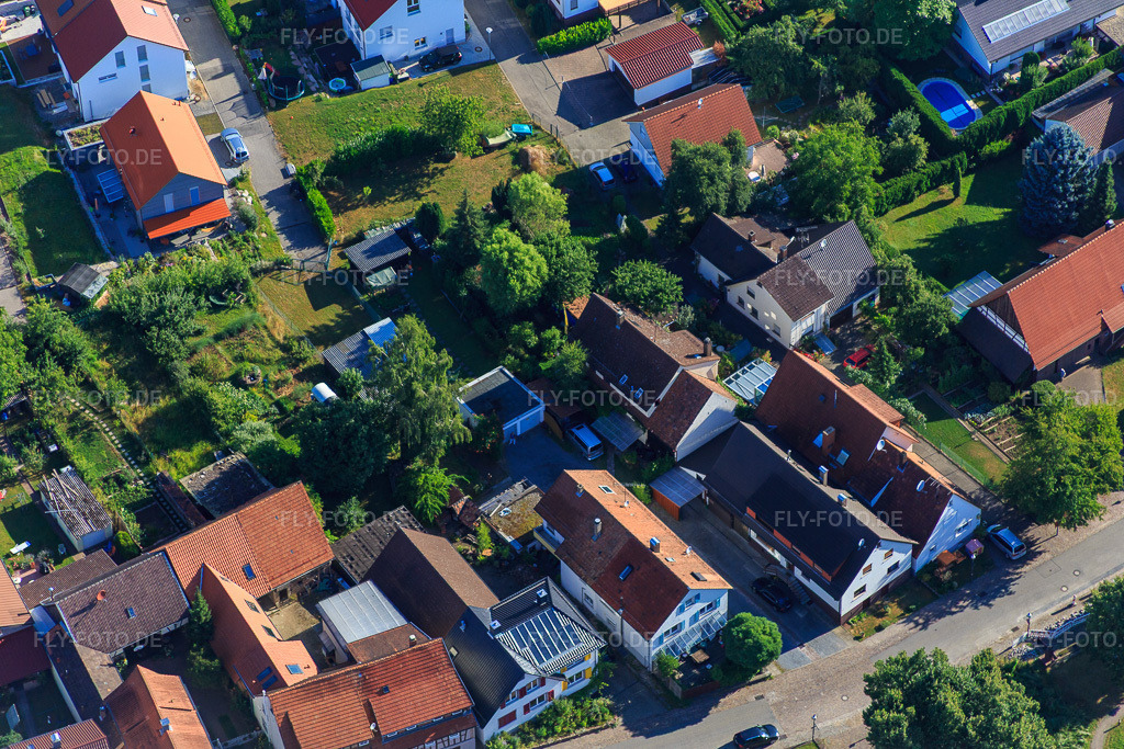 Luftbild: Lange Straße im Ortsteil Schluttenbach in Ettlingen im Bundesland Baden-Württemberg in Deutschland. Foto: IMG_084016.jpg vom 26.07.2015 durch Werner Riehm/FLY-FOTO.de