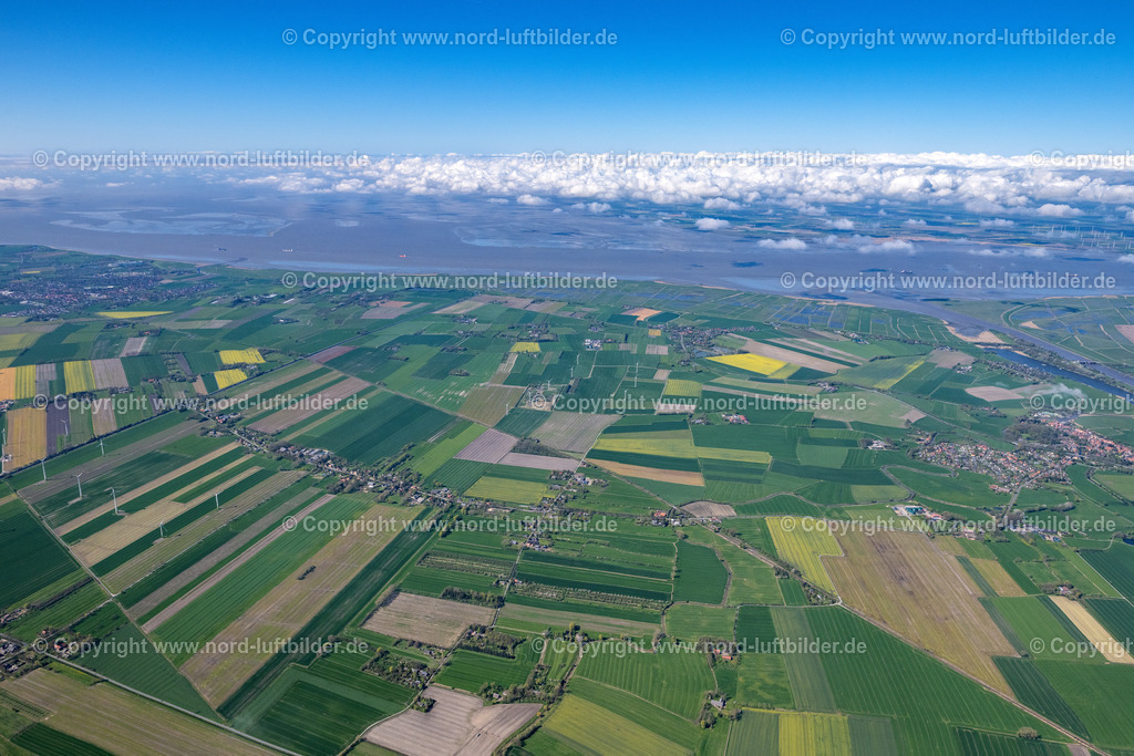 Cadenberge_ELS_0601290423 | CADENBERGE 29.04.2023 Ortsansicht am Rande von landwirtschaftlichen Feldern und Nutzflächen in Cadenberge im Bundesland Niedersachsen, Deutschland. // Village view on the edge of agricultural fields and land in Cadenberge in the state Lower Saxony, Germany. Foto: Martin Elsen