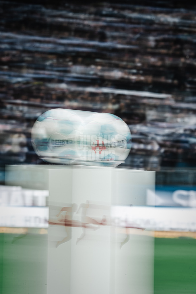 Fußball | Männer | Saison 2024/2025 | 2. Fußball-Bundesliga | 7. Spieltag | Hamburger SV vs. SC Paderborn 07 | 28.09.2024 | Derbystar Spielball