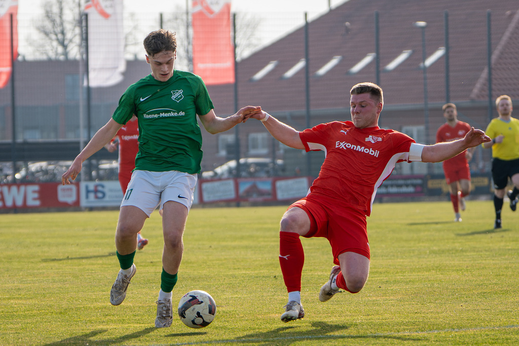 Fußball I Herren I Saison 2025-2026 I Bezirksliga Weser-Ems 4 I 22. Spieltag I Vfl Oythe  - SV Bethen I 7029 | jns.sportfotos - Realisiert mit Pictrs.com