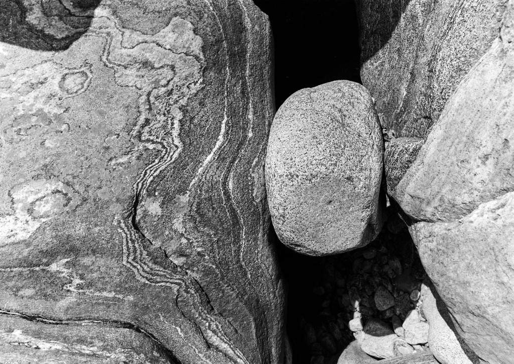 Steinwort_Verzasca_unterDruck_1389_sw | Beegebilder online. 
BIldarchiv von Beege Fotodesign mit ausgewählten Werken, die sich besonders gut für die Dekoration Ihrer Räume oder Wände eignen. 