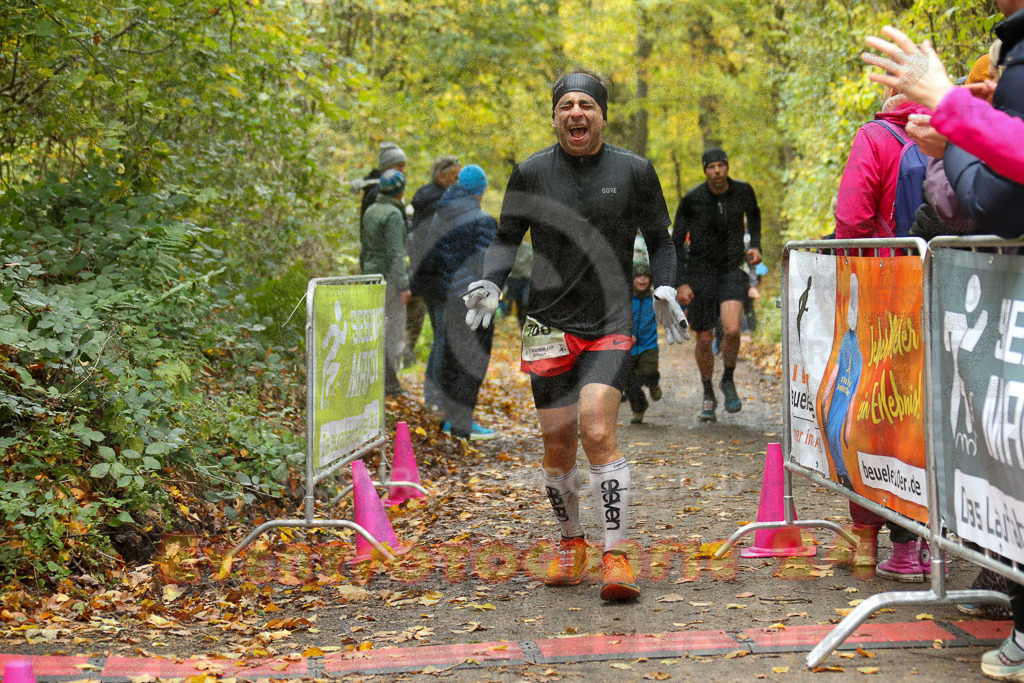 251026_1312_EX1_2820 | Sportfotografie im Rhein-Sieg Kreis, Köln, Bonn, NRW, Rheinland Pfalz, Hessen, etc. Unser Tätigkeitsfeld umfasst den Laufsport vom Volkslauf über den Marathon, Duathlon, Triathon bis zum Ultralauf wie Kölnpfad Ultra oder Schindertrail.